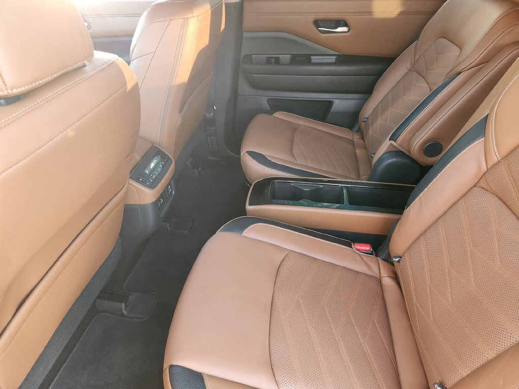 Used 2023 Nissan Pathfinder Platinum AWD/4WD image 30