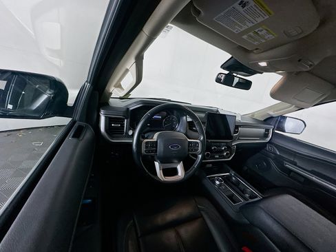 Used 2024 Ford Expedition XLT image 18