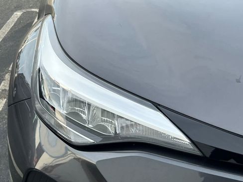 Used 2021 Toyota C-HR LE image 8