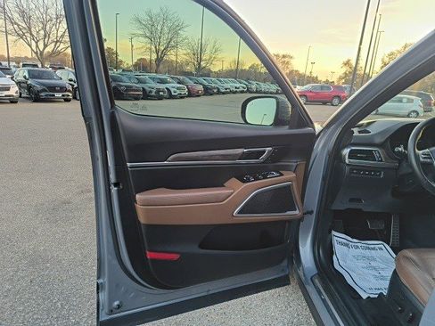 Used 2022 Kia Telluride SX w/ SX Prestige Package image 10