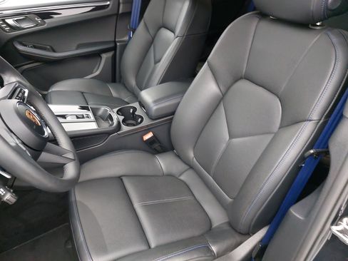 Used 2025 Porsche Macan image 17