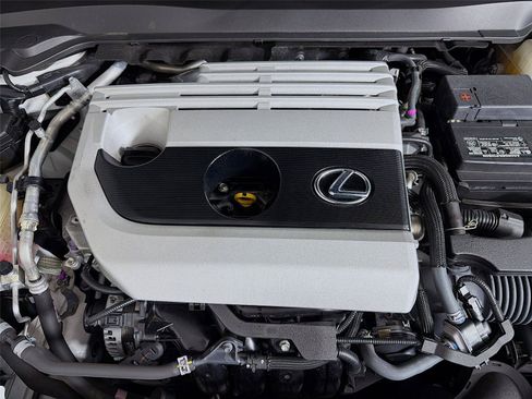 Used 2019 Lexus UX 200 FWD image 32