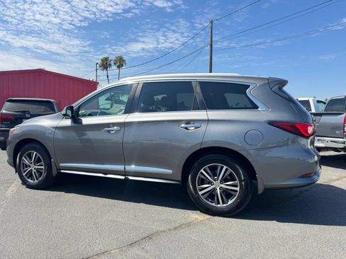 Used 2019 INFINITI QX60 Luxe w/ Essential Package FWD image 4