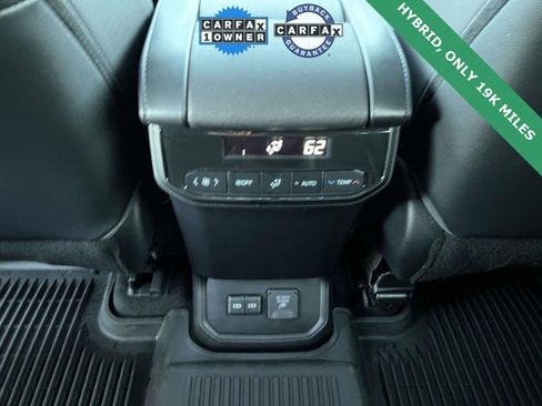 Used 2023 Toyota Highlander Limited image 19