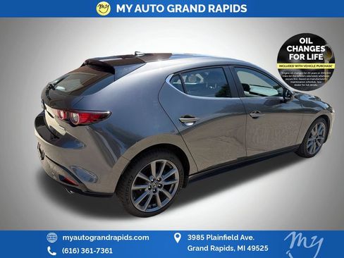 Used 2020 MAZDA MAZDA3 Hatchback w/ Preferred Package FWD image 7
