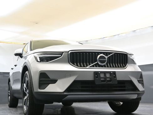 Certified 2025 Volvo XC40 B5 Core image 35