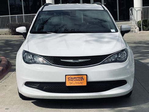 Used 2021 Chrysler Voyager Lxi image 6