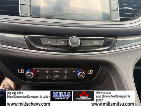 Used 2019 Buick Enclave Essence AWD/4WD image 17