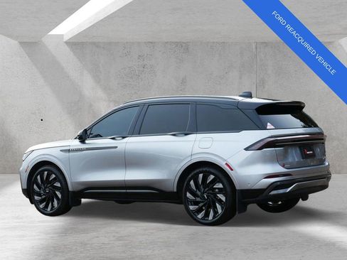 Used 2024 Lincoln Nautilus Reserve w/ Equipment Group 202A image 4