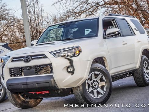 Used 2024 Toyota 4Runner TRD Off-Road Premium image 16