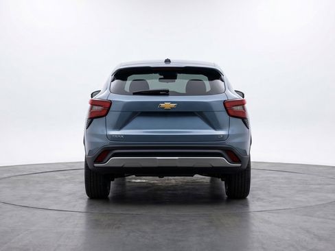 Used 2025 Chevrolet Trax LT FWD image 7