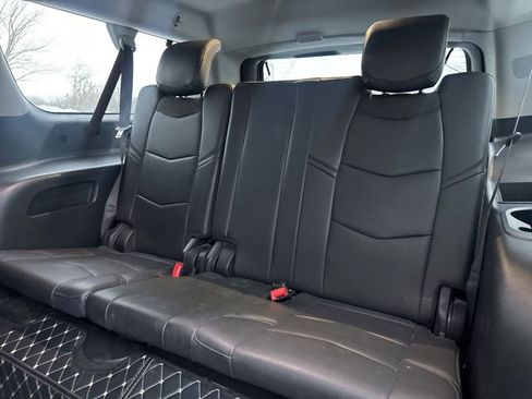 Used 2019 Cadillac Escalade ESV Luxury w/ Escalade Sport Edition image 7