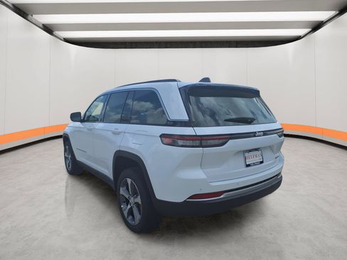 New 2026 Jeep Grand Cherokee Limited RWD image 4
