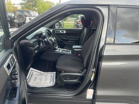 Used 2020 Ford Explorer XLT AWD/4WD image 12