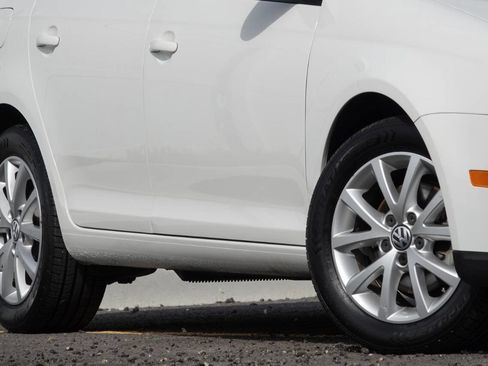 Used 2010 Volkswagen Jetta Limited Edition FWD image 35