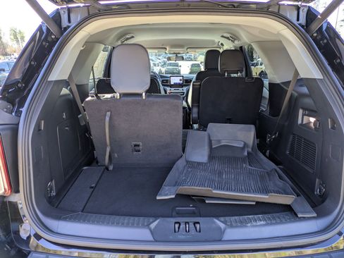 Certified 2022 Ford Explorer XLT w/ Equipment Group 202A image 36