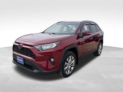 Used 2021 Toyota RAV4 XLE Premium image 11