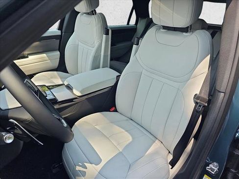 New 2025 Land Rover Range Rover Sport SE image 15