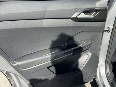 Certified 2022 Volkswagen Taos SEL AWD/4WD image 12