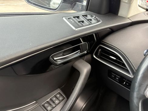 Used 2017 Jaguar F-PACE R-Sport image 26