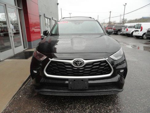 Used 2023 Toyota Highlander XLE AWD/4WD image 7