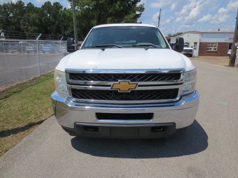 Used 2013 Chevrolet Silverado 2500 W/T AWD/4WD image 2