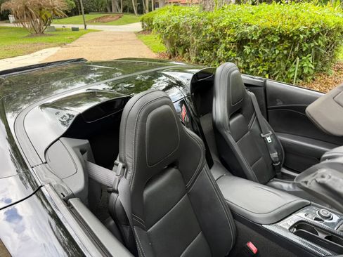 Used 2019 Chevrolet Corvette Stingray Convertible w/ Carbon Flash Badge Package image 11