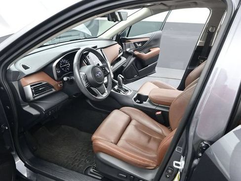 Used 2023 Subaru Outback Touring AWD/4WD image 4