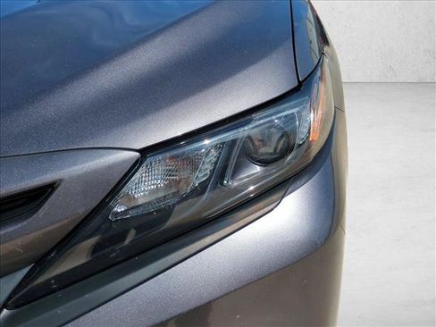 Used 2023 Toyota Camry SE FWD image 9