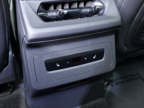 Used 2025 Audi Q6 e-tron Premium image 43