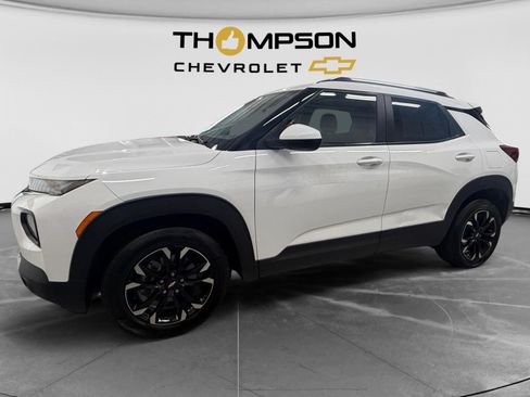 Used 2023 Chevrolet TrailBlazer LT FWD image 2