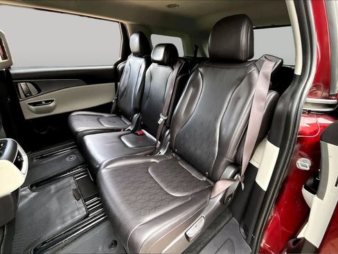 Used 2024 Kia Carnival LX FWD image 20