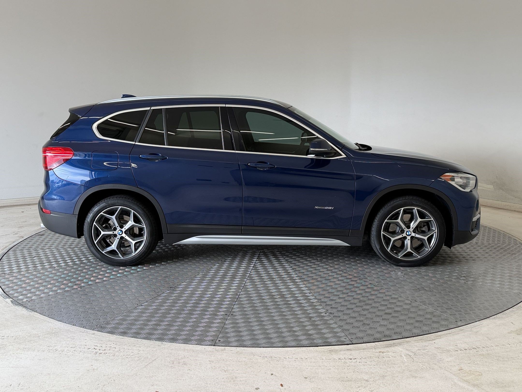 Used 2017 BMW X1 xDrive28i AWD/4WD image 8