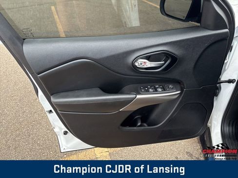 Used 2021 Jeep Cherokee Latitude image 16
