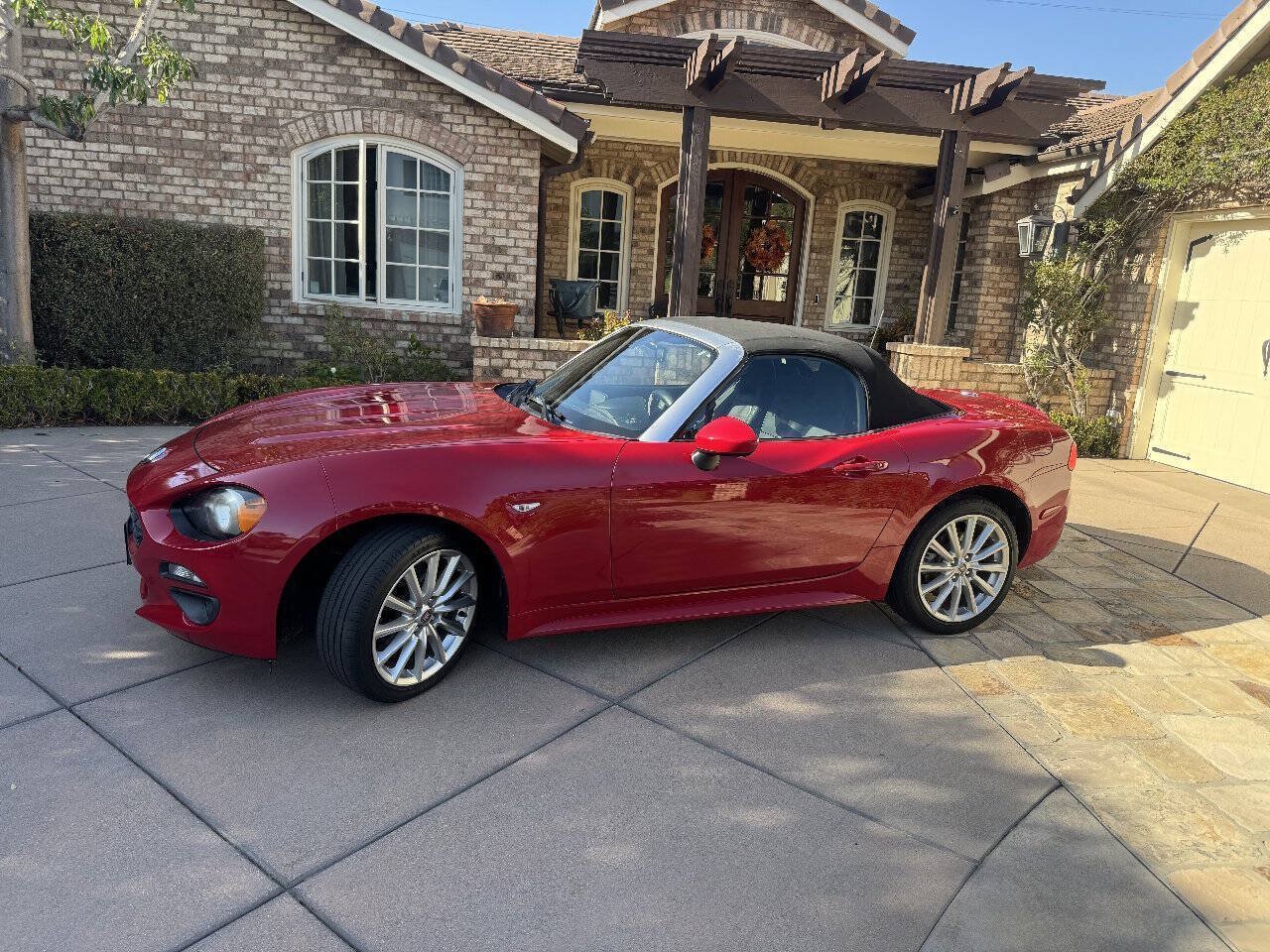 Used 2017 FIAT 124 Spider Lusso RWD image 3