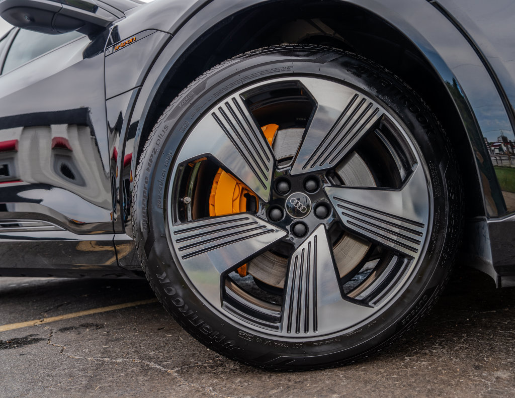 Used 2023 Audi e-tron Premium Plus AWD/4WD image 30