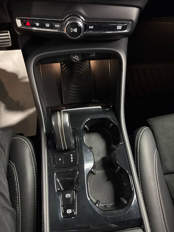 Used 2019 Volvo XC40 T5 R-Design AWD/4WD image 42