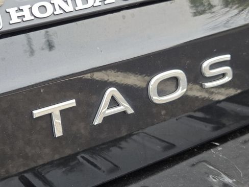 Used 2024 Volkswagen Taos SE w/ Panoramic Sunroof Package AWD/4WD image 18
