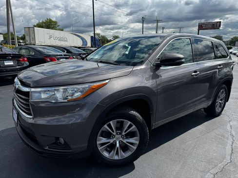 Used 2015 Toyota Highlander Plus AWD/4WD image 1