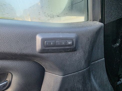 Used 2019 Nissan Titan SL w/ Midnight Edition image 14