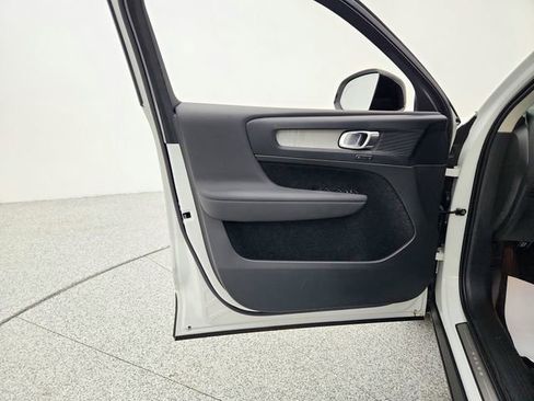 Certified 2024 Volvo XC40 B5 Core image 23