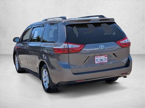 Used 2016 Toyota Sienna LE FWD image 8