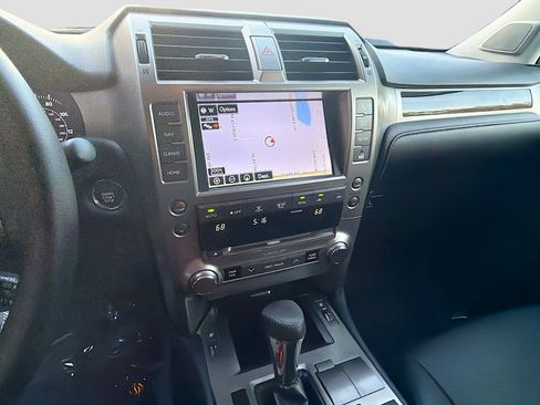 Used 2017 Lexus GX 460 image 26