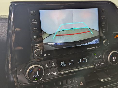 Used 2022 Toyota Highlander XLE image 22