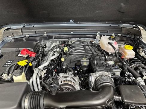 Used 2025 Jeep Wrangler Unlimited Rubicon AWD/4WD image 9