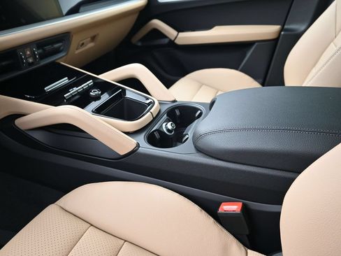 Certified 2026 Porsche Cayenne AWD/4WD image 21