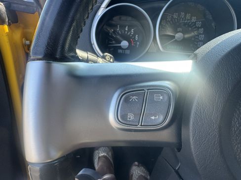 Used 2004 Chevrolet SSR w/ Preferred Equipment Group RWD image 10