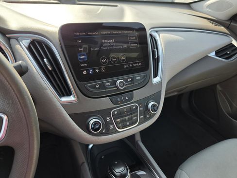 Used 2020 Chevrolet Malibu LT FWD image 19