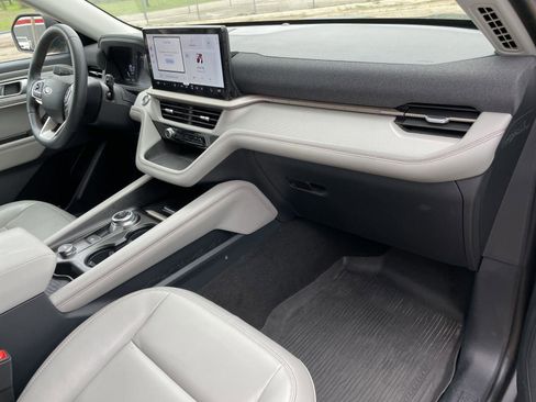 Used 2025 Ford Explorer Active w/ Active Comfort Package image 45