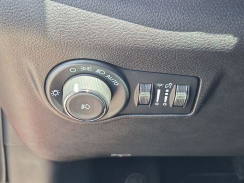 Used 2025 Jeep Compass Limited AWD/4WD image 17